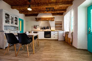 Two-Bedroom Villa with Pool in Rasopasno, Krk