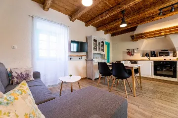 Two-Bedroom Villa with Pool in Rasopasno, Krk