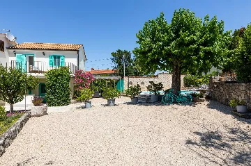 Two-Bedroom Villa with Pool in Rasopasno, Krk