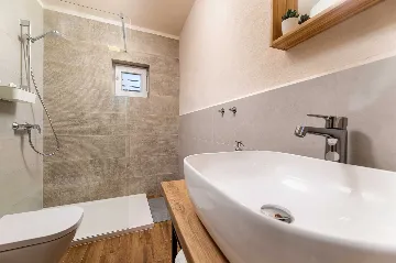 Two-Bedroom Villa with Pool in Rasopasno, Krk