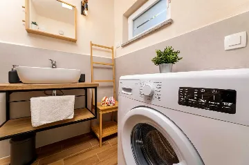 Two-Bedroom Villa with Pool in Rasopasno, Krk