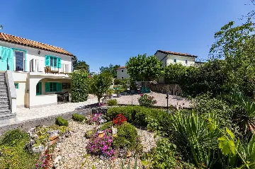 Two-Bedroom Villa with Pool in Rasopasno, Krk