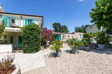 Two-Bedroom Villa with Pool in Rasopasno, Krk