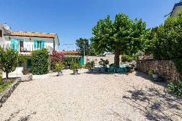 Two-Bedroom Villa with Pool in Rasopasno, Krk