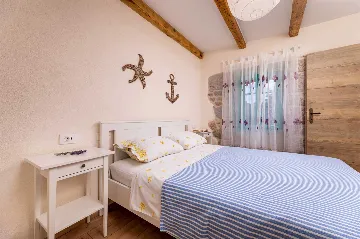 Two-Bedroom Villa with Pool in Rasopasno, Krk