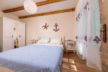 Two-Bedroom Villa with Pool in Rasopasno, Krk