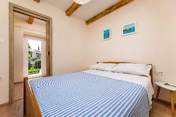 Two-Bedroom Villa with Pool in Rasopasno, Krk