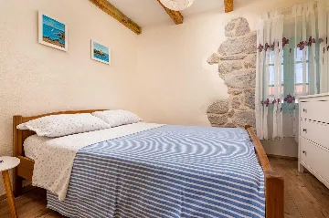 Two-Bedroom Villa with Pool in Rasopasno, Krk