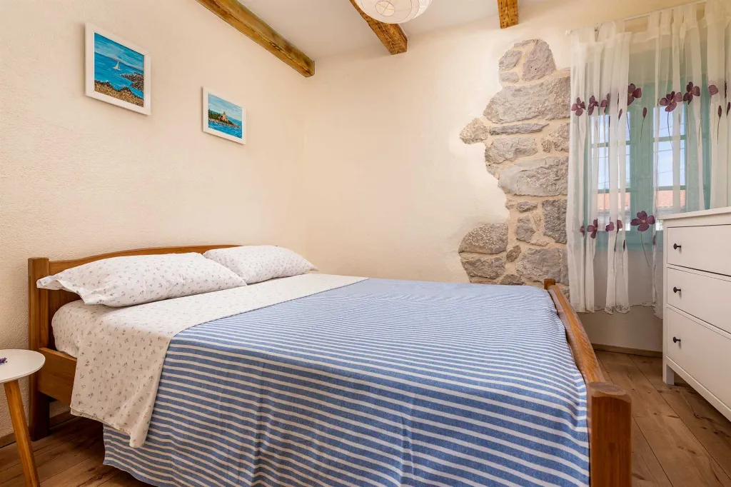 Two-Bedroom Villa with Pool in Rasopasno, Krk
