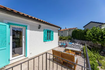 Two-Bedroom Villa with Pool in Rasopasno, Krk