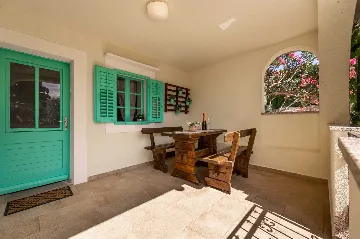 Two-Bedroom Villa with Pool in Rasopasno, Krk