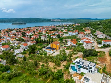 4-Bedroom Villa with Infinity Pool in Punat