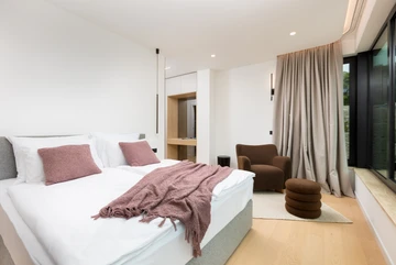 4-Bedroom Villa with Infinity Pool in Punat