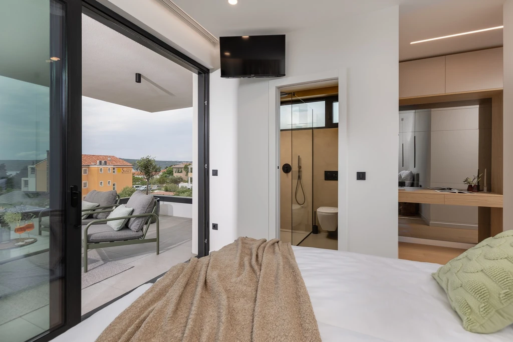 4-Bedroom Villa with Infinity Pool in Punat