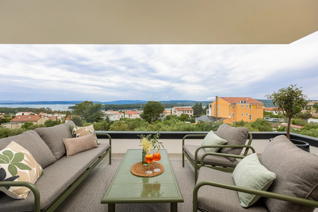 4-Bedroom Villa with Infinity Pool in Punat