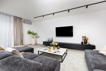 4-Bedroom Villa with Infinity Pool in Punat