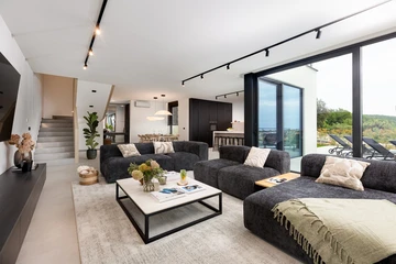 4-Bedroom Villa with Infinity Pool in Punat