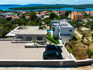 4-Bedroom Villa with Infinity Pool in Punat
