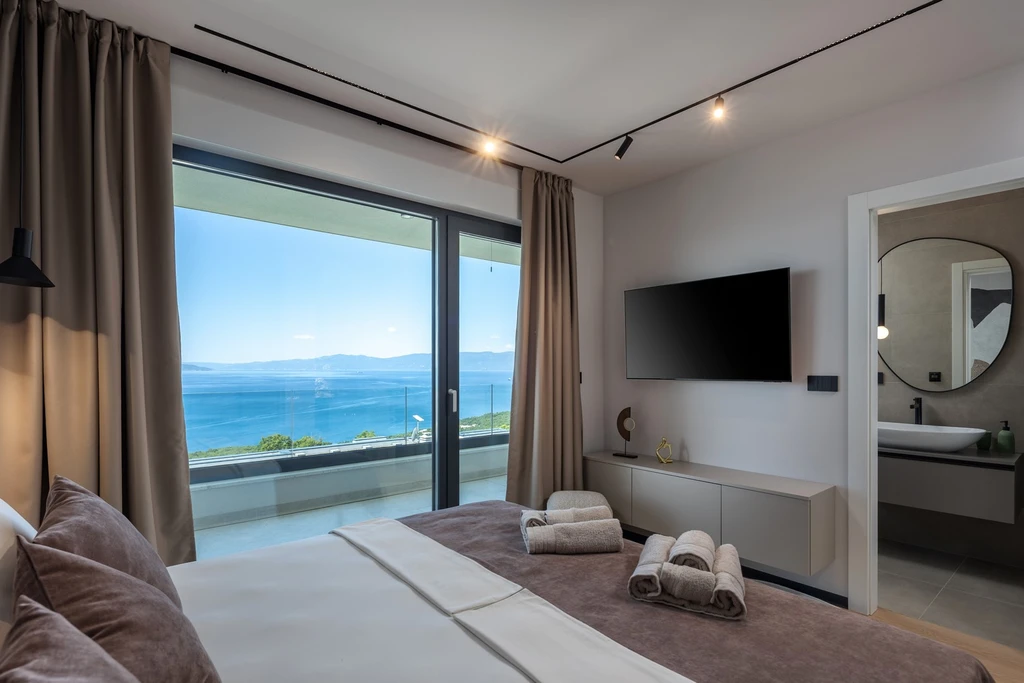 Seaside View Villa for 8 in Kostrena