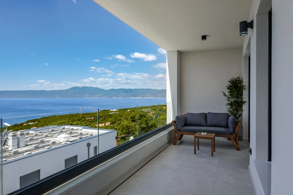 Seaside View Villa for 8 in Kostrena