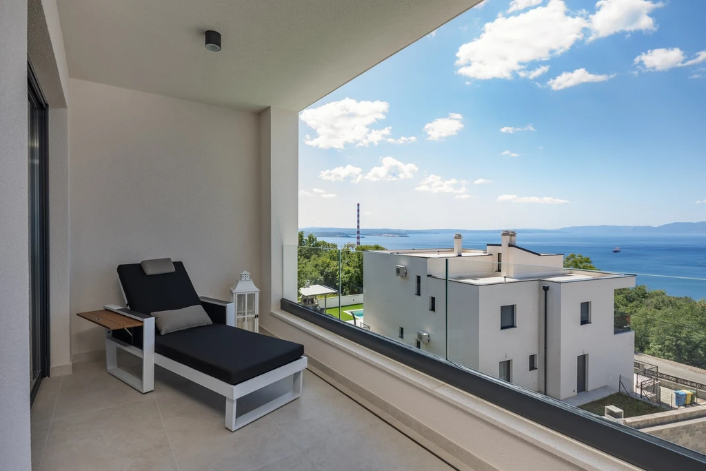 Seaside View Villa for 8 in Kostrena
