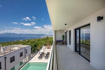 Seaside View Villa for 8 in Kostrena