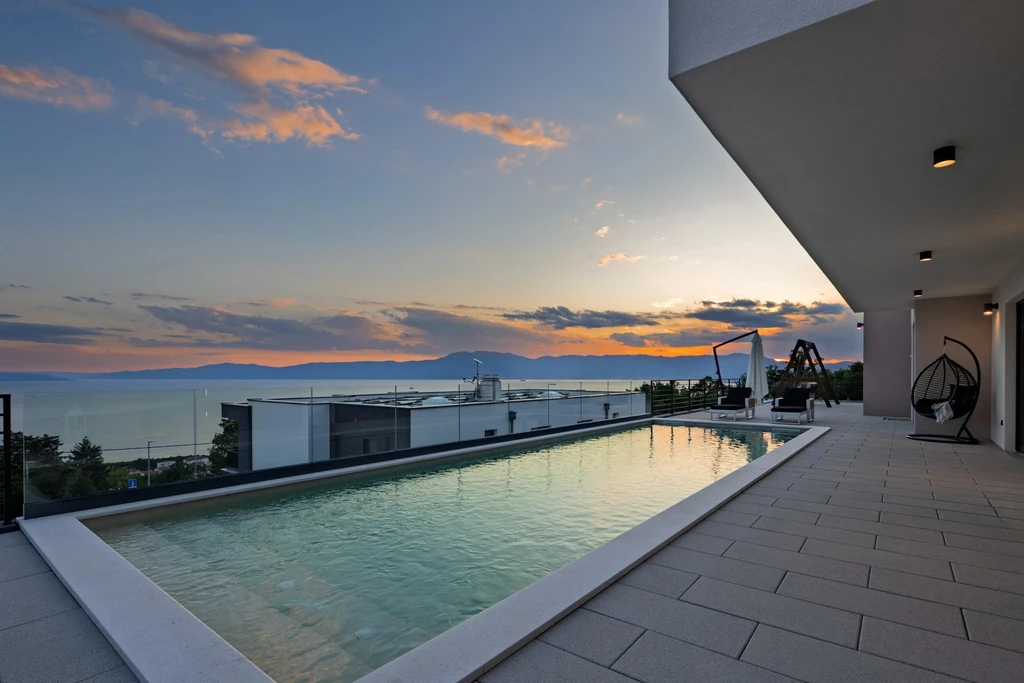 Seaside View Villa for 8 in Kostrena