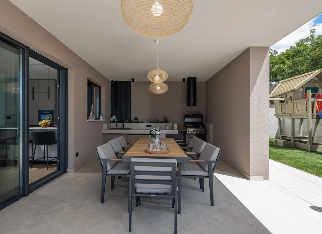 Seaside View Villa for 8 in Kostrena