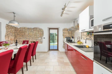 Family-Friendly Villa in Tinjan, Istria