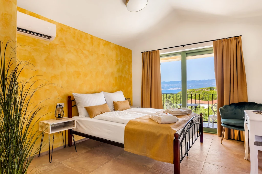 Seaside Family Villa in Vrbnik, Krk