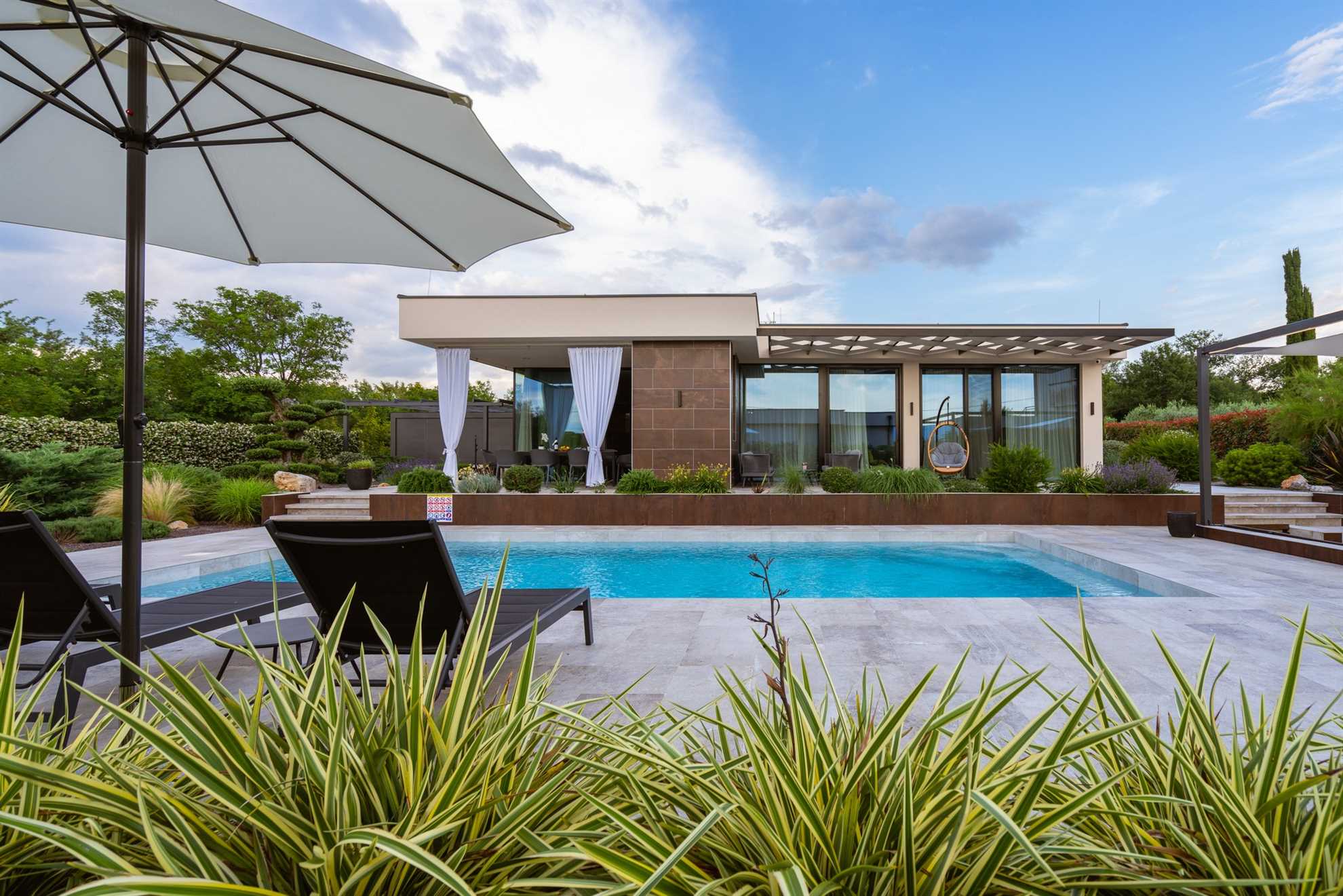 Villa Blumarine – Eine moderne Oase des Komforts mit privatem Pool