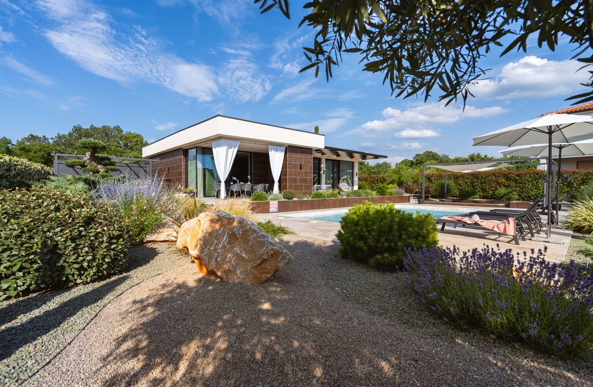 Villa Blumarine – Eine moderne Oase des Komforts mit privatem Pool