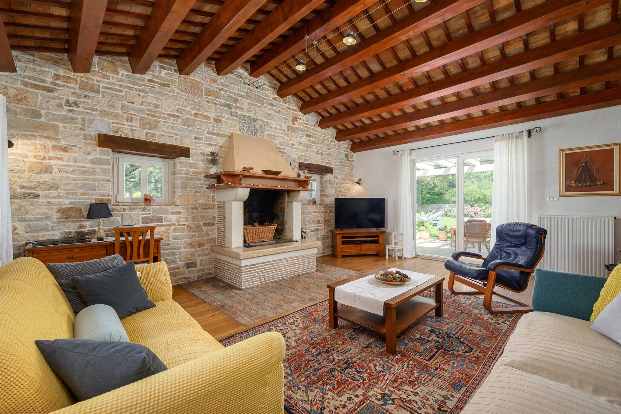 Villa Lipa with Heated Pool, Sauna & Wine Cellar