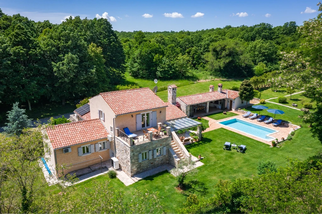 Villa in Krnica (Istra) with Heated Pool & Sauna