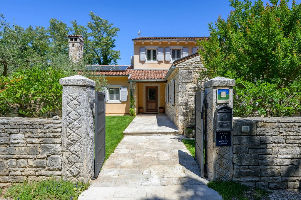 Villa in Krnica (Istra) with Heated Pool & Sauna