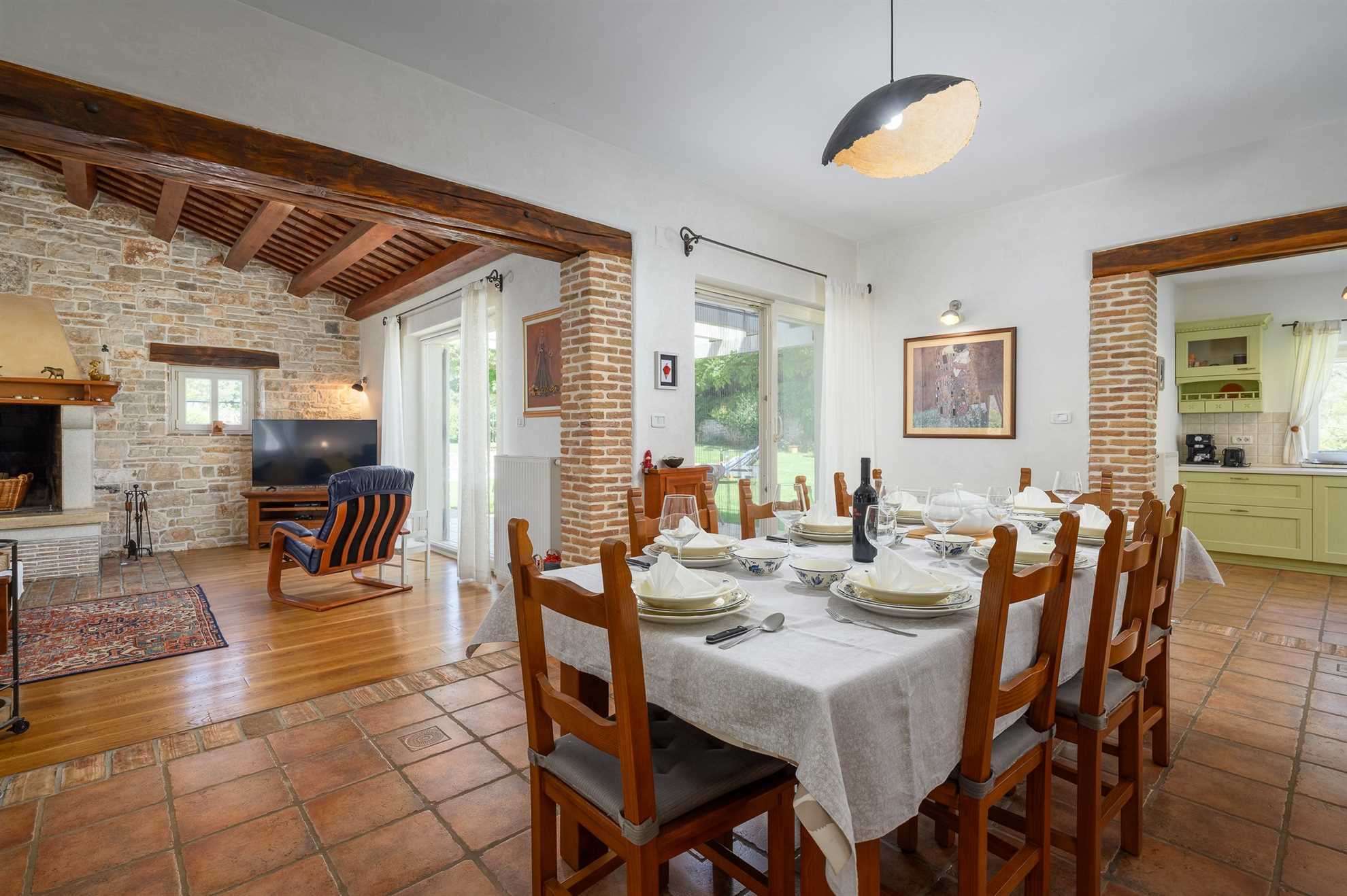 Villa Lipa with Heated Pool, Sauna & Wine Cellar