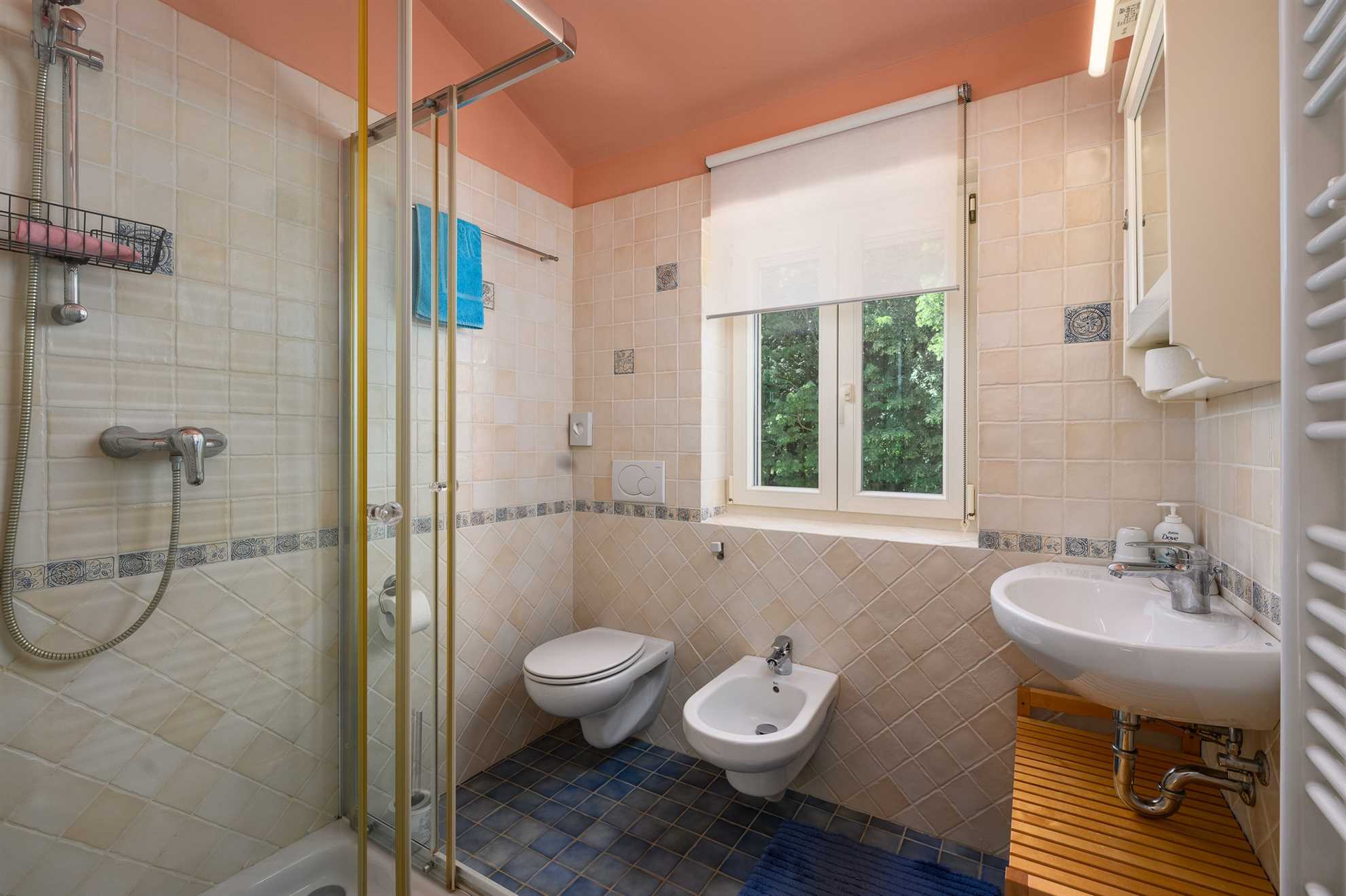 Villa Lipa with Heated Pool, Sauna & Wine Cellar