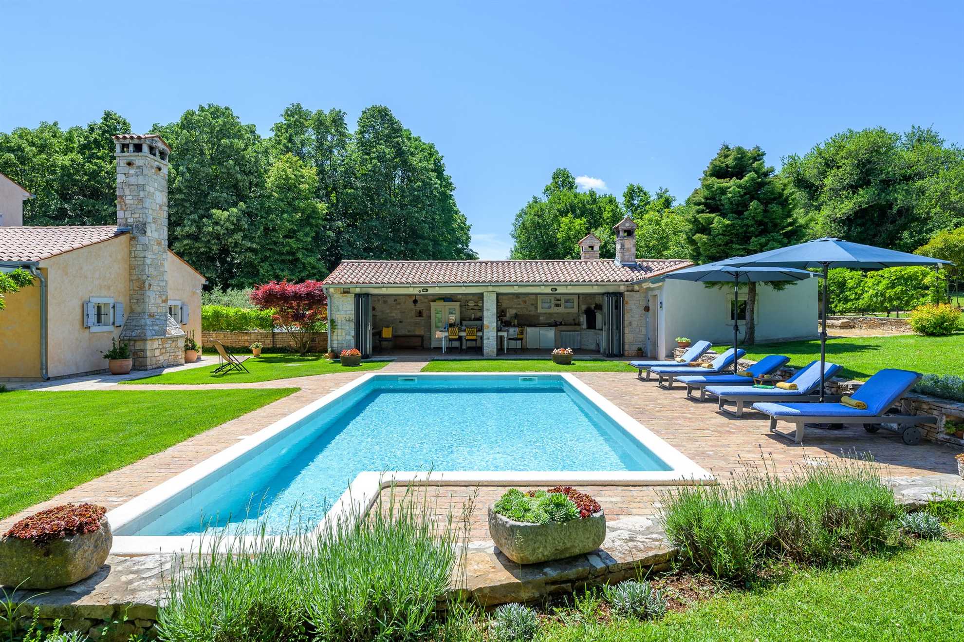 Villa Lipa with Heated Pool, Sauna & Wine Cellar