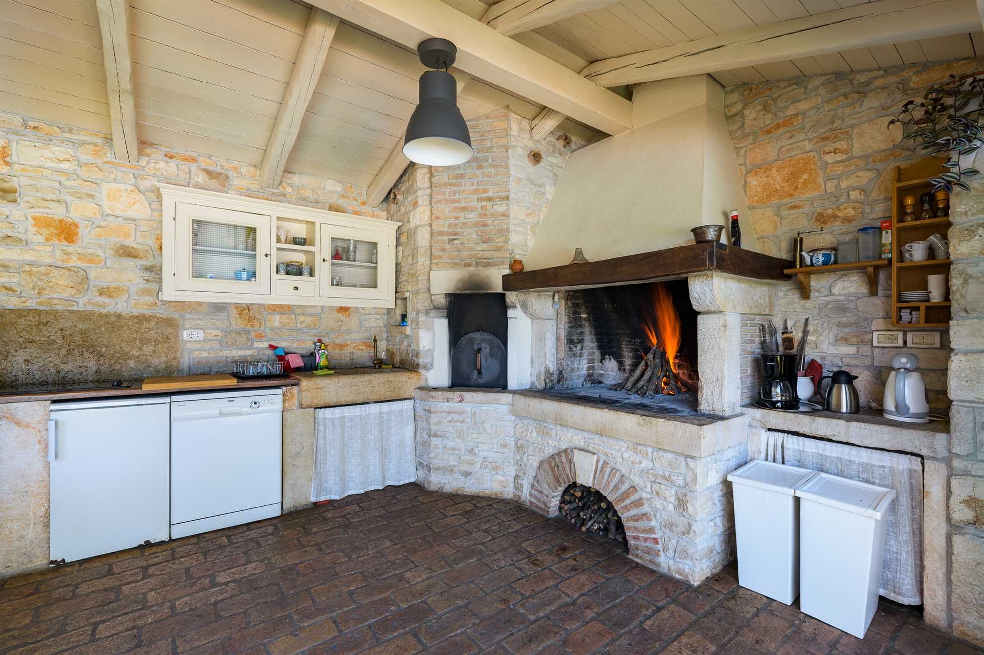 Villa Lipa with Heated Pool, Sauna & Wine Cellar