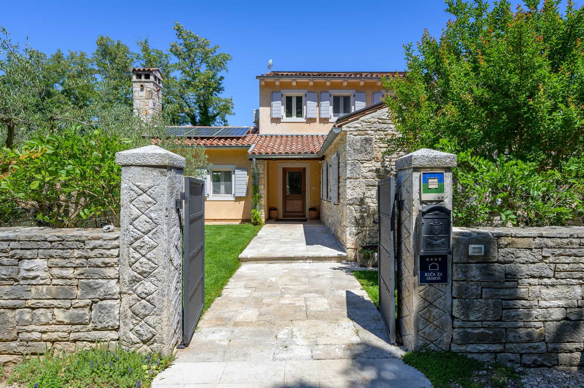 Villa Lipa with Heated Pool, Sauna & Wine Cellar