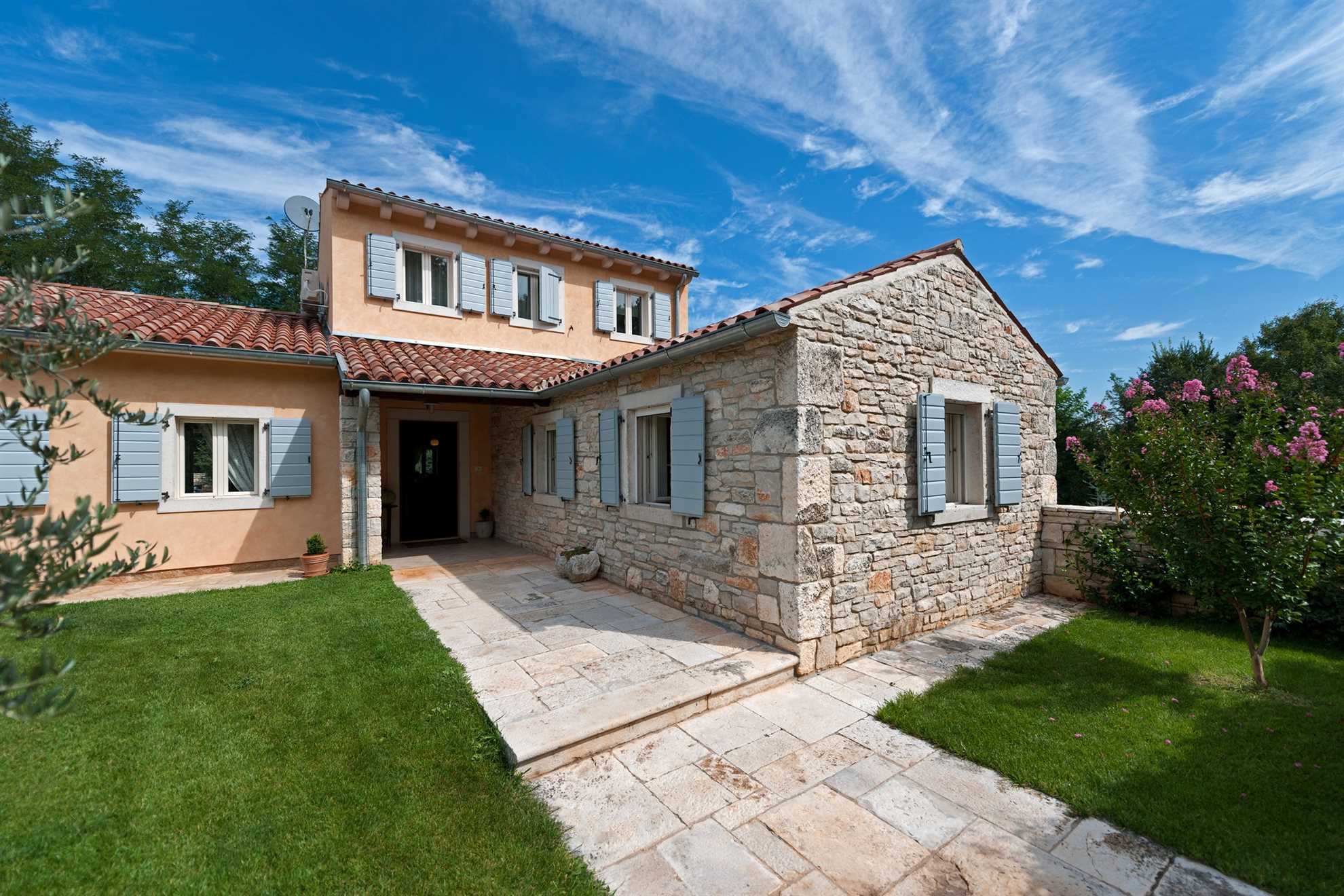 Villa Lipa with Heated Pool, Sauna & Wine Cellar