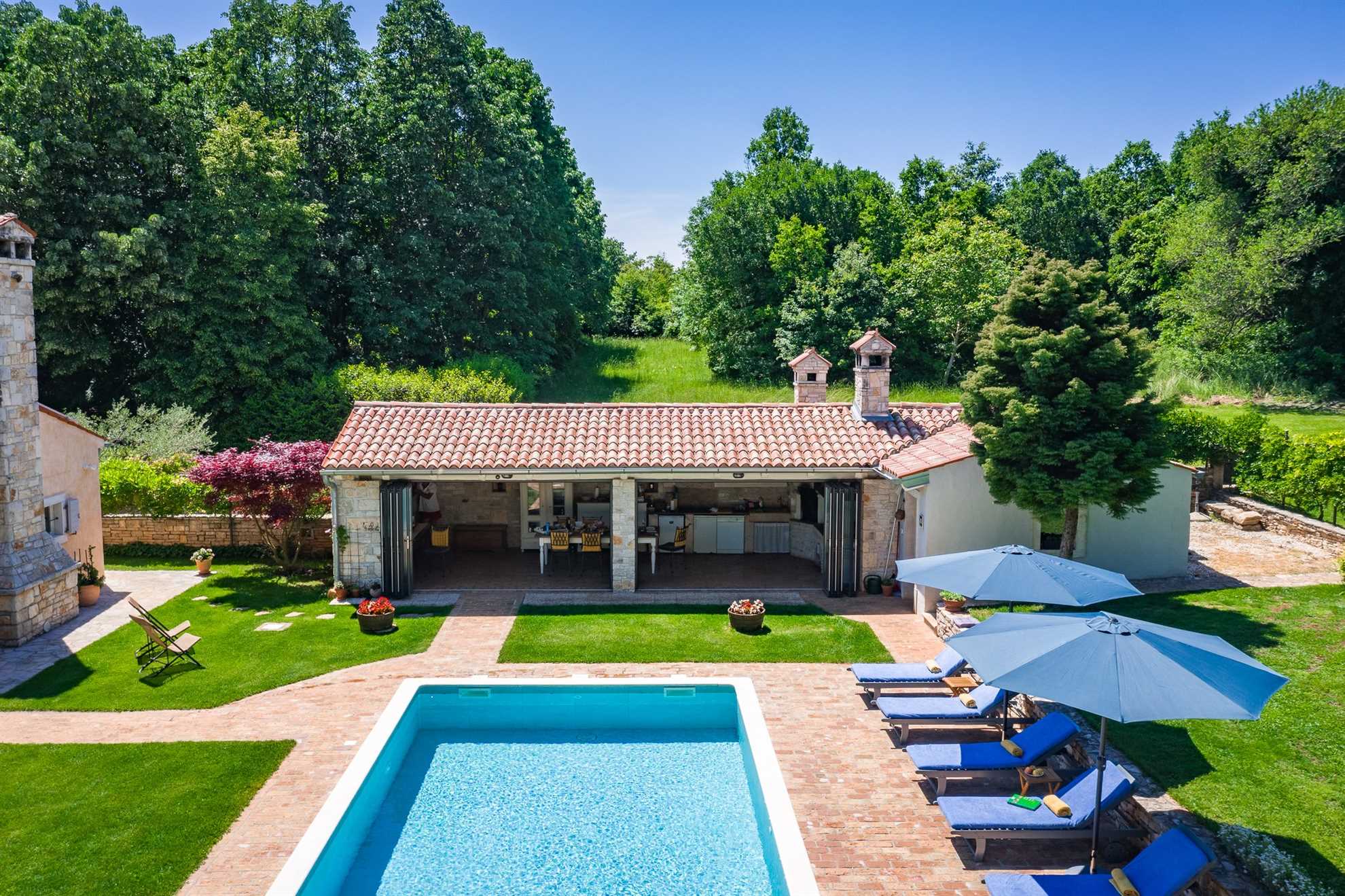 Villa Lipa with Heated Pool, Sauna & Wine Cellar
