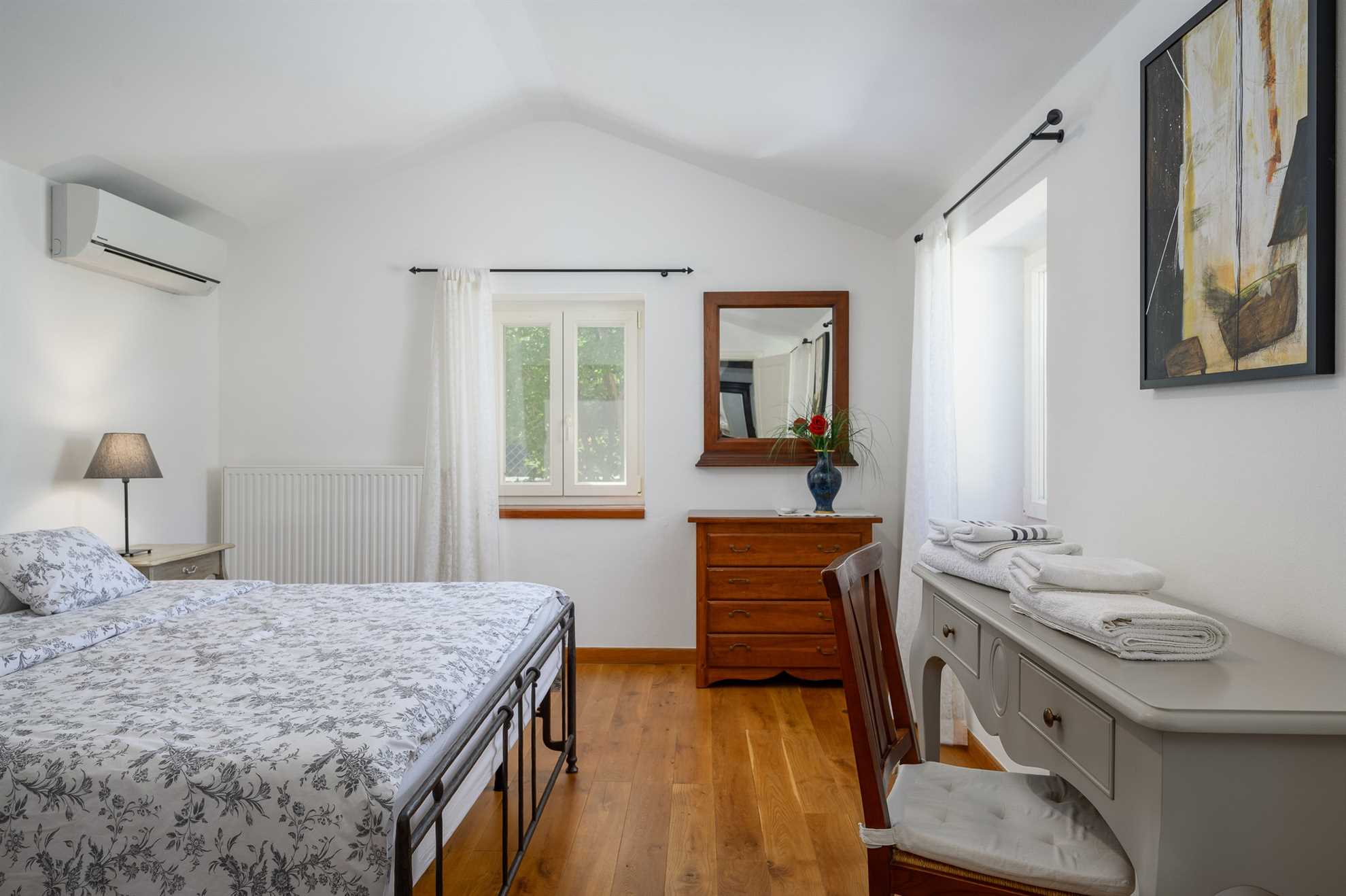 Villa Lipa with Heated Pool, Sauna & Wine Cellar