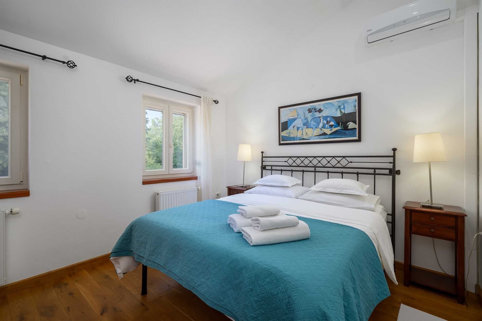 Villa Lipa with Heated Pool, Sauna & Wine Cellar