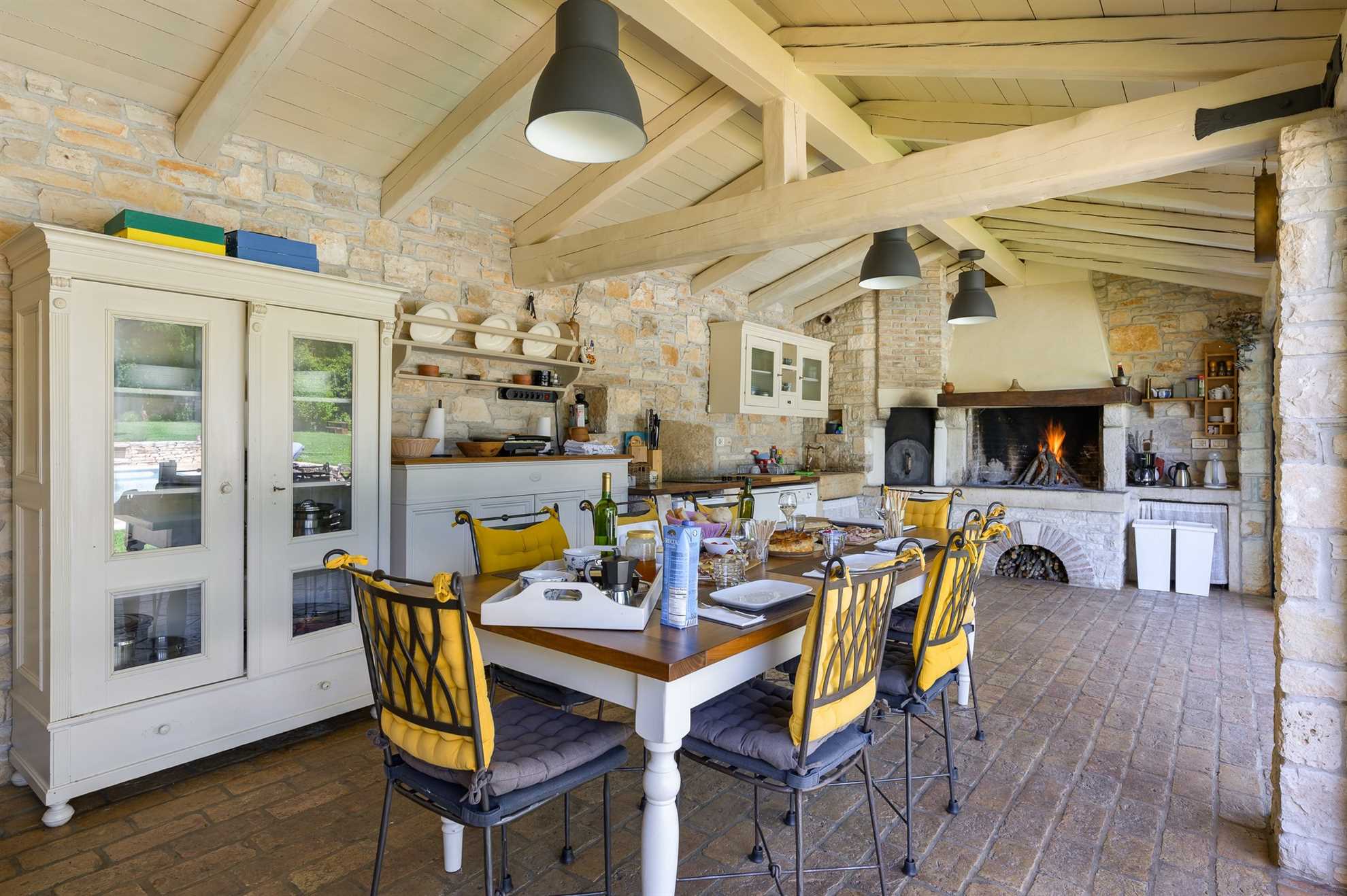 Villa Lipa with Heated Pool, Sauna & Wine Cellar