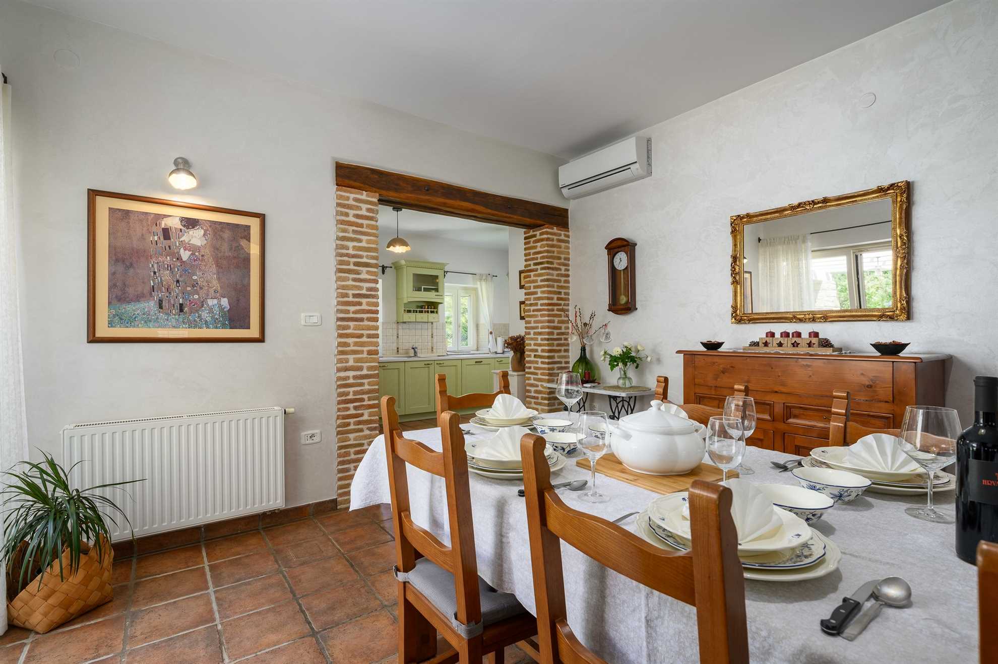 Villa Lipa with Heated Pool, Sauna & Wine Cellar
