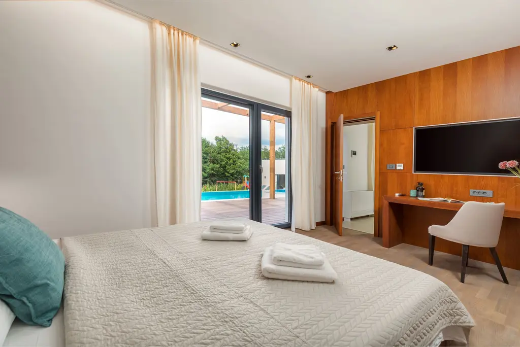 5-Bedroom Villa in Kršan (Istria) for 10 Guests