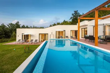 5-Bedroom Villa in Kršan (Istria) for 10 Guests