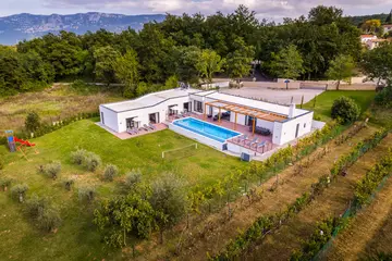 5-Bedroom Villa in Kršan (Istria) for 10 Guests