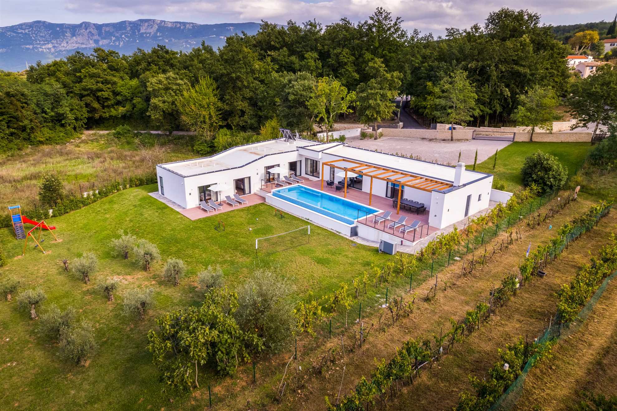 Villa Istria Green – Razkošje, Narava in Ogrevan Bazen v Srcu Istre